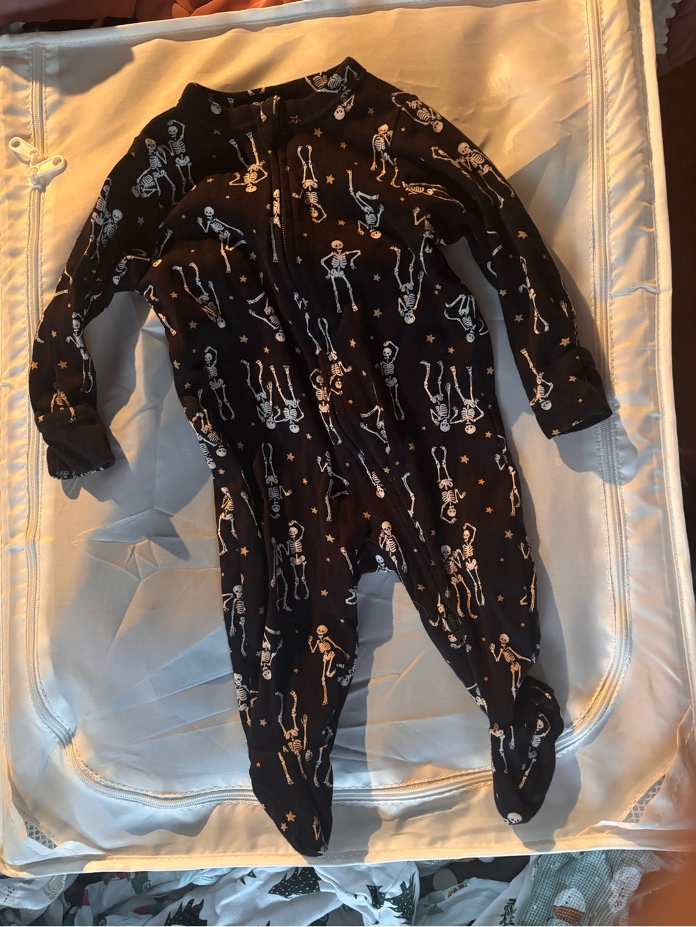 🌻 3/$25 🌻 Old Navy dancing skeleton onesie